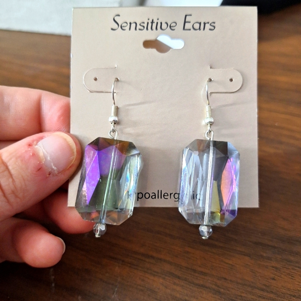 Sensitive Ears dangling faceted earrings